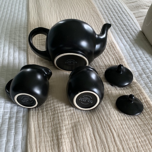 Rae Dunn BLACK TEA POT and CREAM and Sugar bowl - Picture 4 of 6